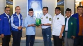Pertemuan Ketua Umum Partai Bulan Bintang (PBB) Yusril Ihza Mahendra bertemu Ketua Umum Partai Amanat Nasional (PAN) Zulkifli Hasan. (Instagram.com/@inehakim)

