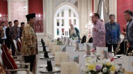 Menteri Pertahanan (Menhan) Prabowo Subianto saat bertemu dengan Perdana Menteri (PM) Malaysia Anwar Ibrahim. (Dok Tim Media Prabowo Suianto)