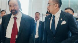 Ketua Umum Partai Nasdem Surya Paloh Bersama Kader NasDem Ahmad Sahroni. (Instagram.com/ahmadsahroni88)