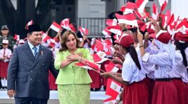 Presiden Prabowo dan Presiden Dina Boluarte menandatangani CEPA Indonesia-Peru di Jakarta. (Facevbook.com @Setkab RI)