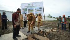 Peletakan batu pertama Pembangunan alun alun di Kecamatan Percut Sei Tuan, Deli Serdang Sumatera Utara, dilakukan secara langsung oleh Bupati Deli Serdang, dr. H. Asri Ludin Tambunan, M.Ked., Sp.PD, didampingi Wakil Bupati Lom Lom Suwondo, S.S., serta manajemen Musim Mas, pada 16 Desember 2025.